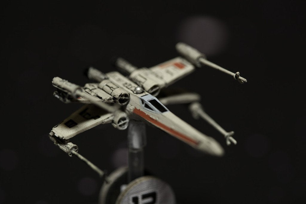 Star Wars: X-Wing Miniatures Game [Board Game, 2 Players]