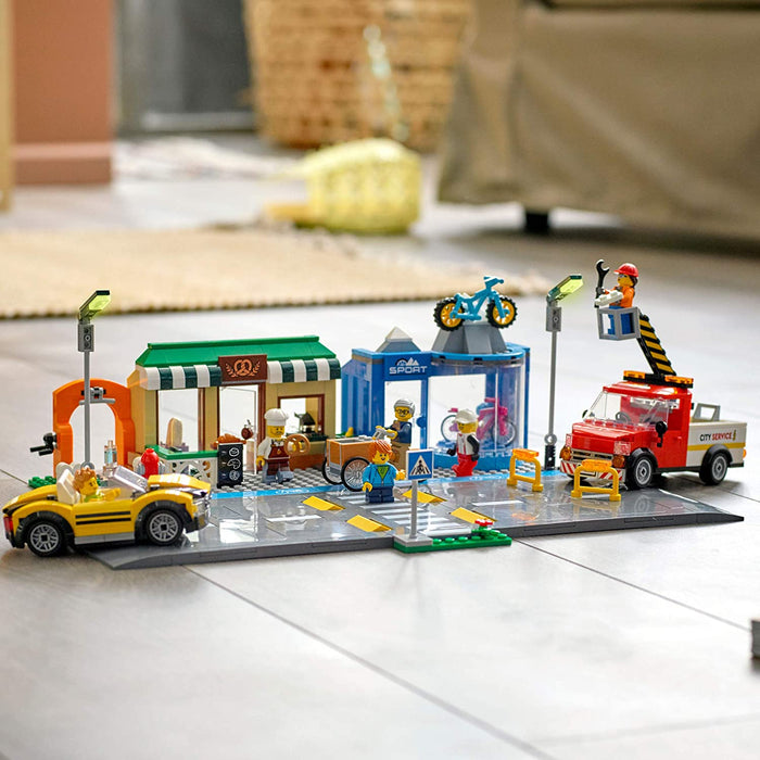 LEGO City: Shopping Street - 533 Piece Building Kit [LEGO, #60306]