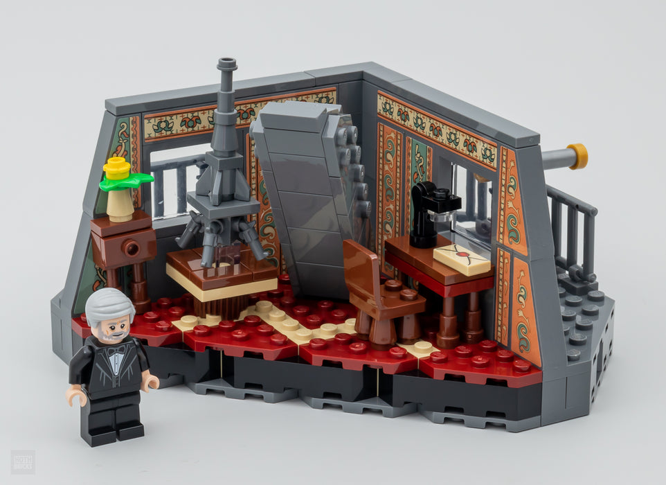 LEGO EiffelÃ¢â‚¬â„¢s Apartment - 228 Piece Building Kit [LEGO, #40579]